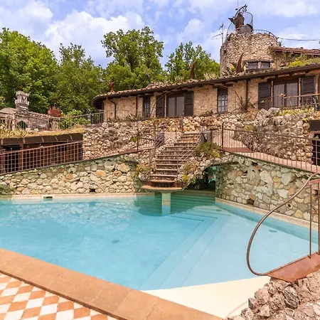 アパートホテル Volo Country 4*